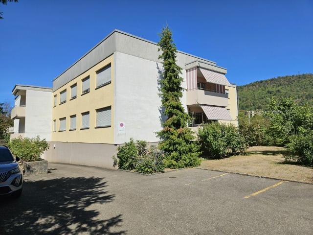 Gepflegte 4.5 Zimmer Wohnung mit Balkon und schöner Aussicht in Liestal