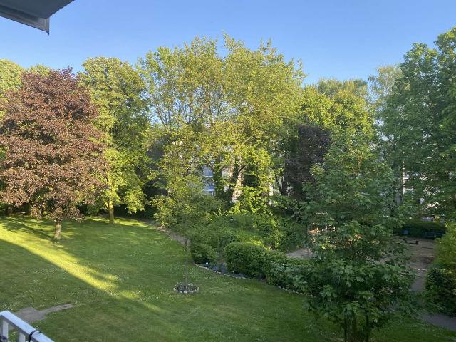Gepflegte 4,5 Zimmer Wohnung mit Südbalkon, modernisiertem Bad und Gartenblick in Dinslaken Hiesfeld