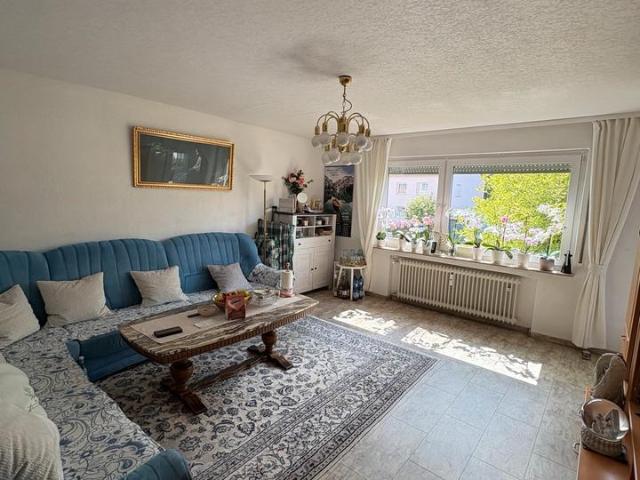 Gepflegte 4,5 Zimmer Eigentumswohnung mit Garage und Balkon