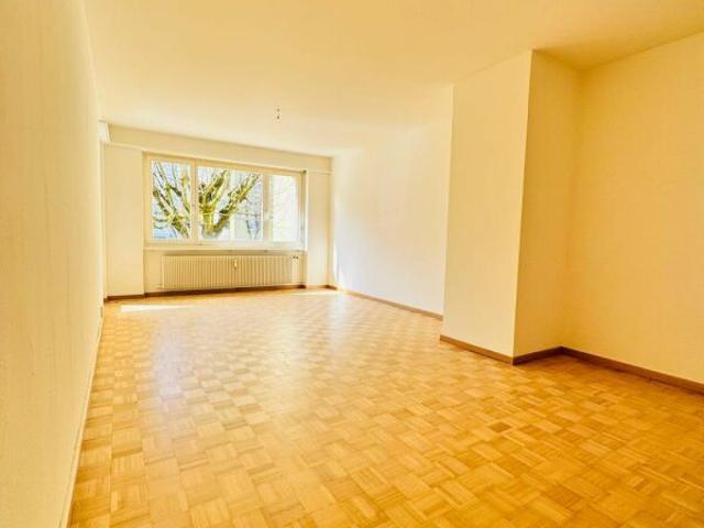 gepflegte 4 Zimmerwohnung im Hochparterre mit Balkon per sofort