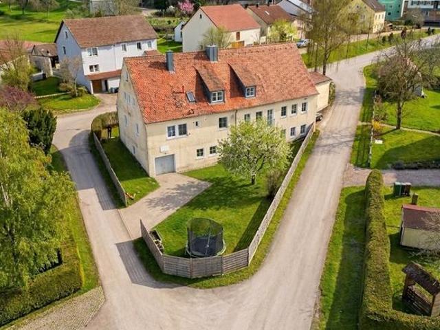 Gepflegte 4 Zimmer Eigentumswohnung 119m2 Kernsaniert, Fernwärme