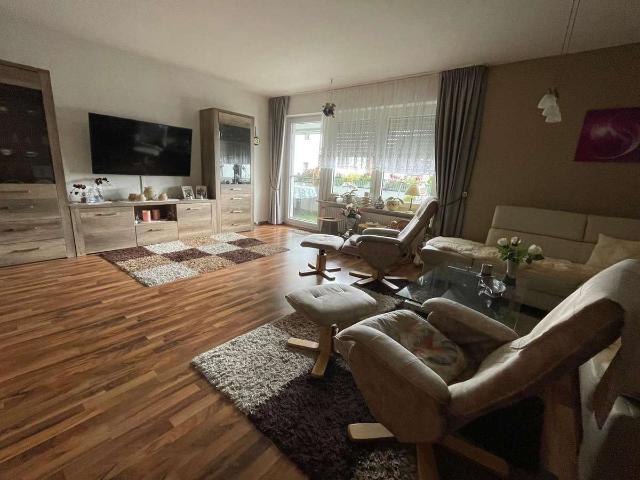Gepflegte 4 Zimmer Erdgeschosswohnung mit Balkon in Osnabrück Lüstringen