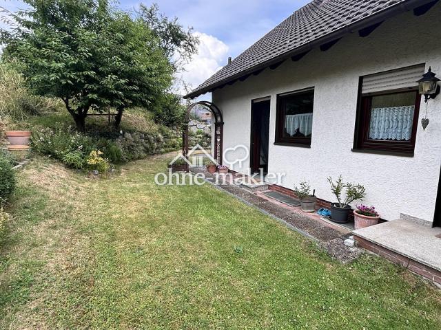 Gepflegte 4 Zimmer Erdgeschosswohnung mit Garten und Balkon in Weinheim Oberflockenbach