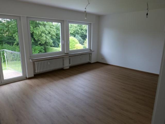 Gepflegte 4 Zimmer Wohnung mit EBK und Balkon in Billstedt