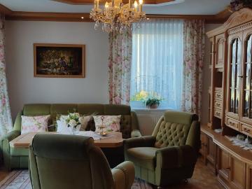 gepflegte 4 Zimmer Wohnung mit Loggia und Parkplatz