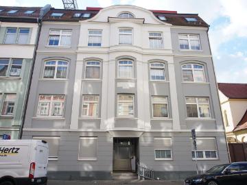 Gepflegte 4 Raum Wohnung mit Balkon und Aufzug