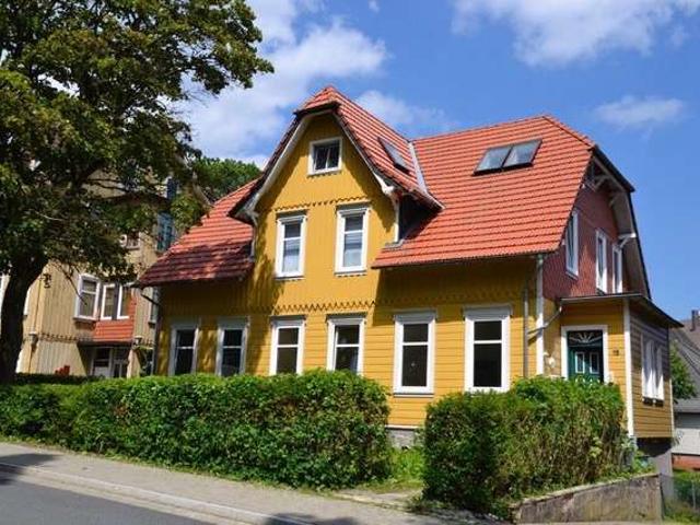 Gepflegte 5 Zimmer Wohnung unmöbliert mit Einbauküche/WG geeignet und Garten
