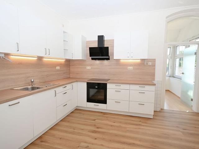Gepflegte 5 Zimmer Wohnung mit Balkon in ruhiger Lage!