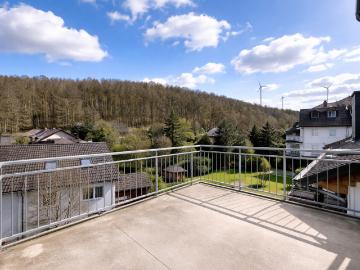 Gepflegte ca. 70 m² große ETW mit Tageslichtbad, großem Balkon und PKW Stellplatz
