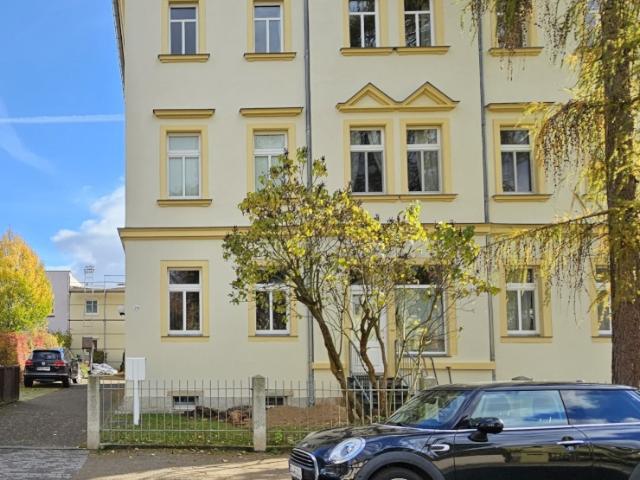 gepflegte,geräumige und voll möblierte WG geeignete 2 Raum Wohnung inkl. WLAN in Toplage von Dresden Blasewitz