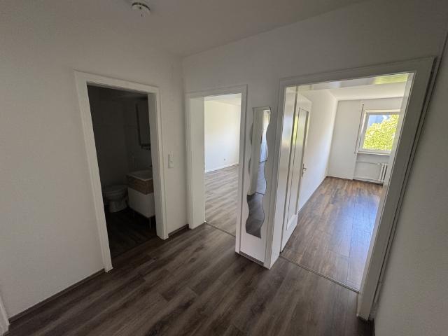 Gepflegte, großzügige und helle Wohnung mit Balkon