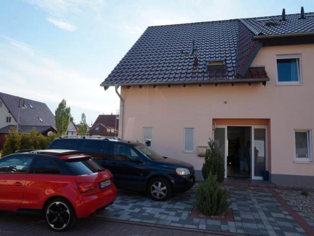Gepflegte Doppelhaushälfte 5 ZKB, ca. 227m² WFL, in verkehrsberu