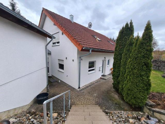 Gepflegte Doppelhaushälfte in Altensteig Walddorf