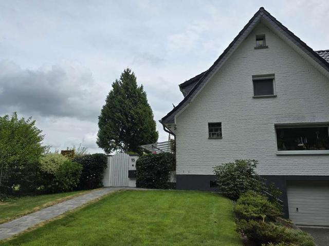 Gepflegte Doppelhaushälfte in Bergisch Gladbach – Oberkülheim mit Weitblick und großem Garten