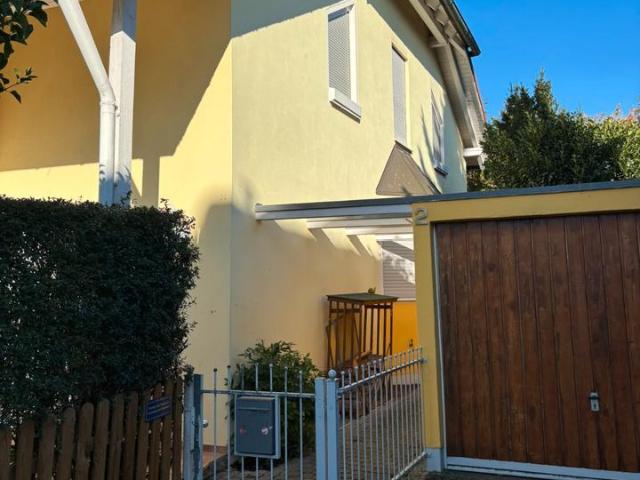 Gepflegte Doppelhaushälfte in Ingolstadt Hollerstauden mit Garage
