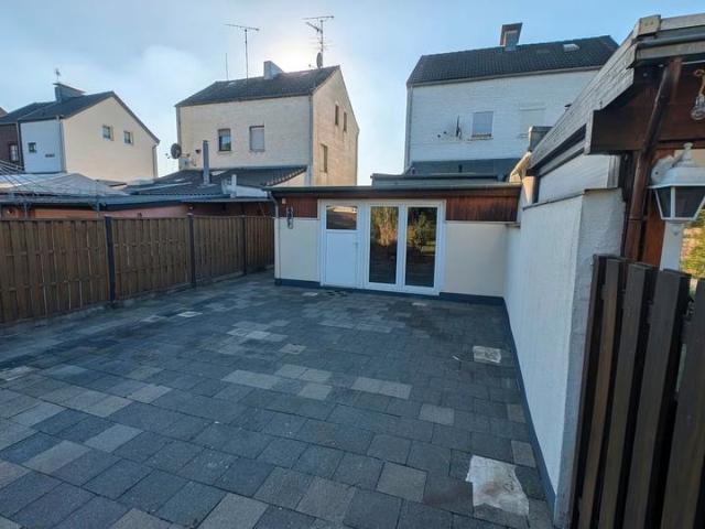 Gepflegte Doppelhaushälfte mit Carport, Garten Anbau