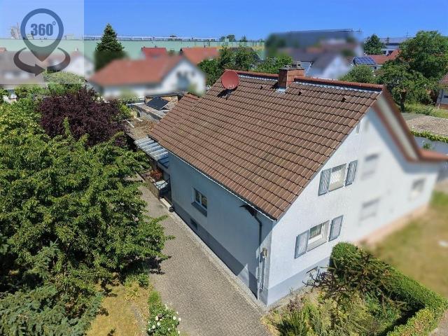 Gepflegte Doppelhaushälfte mit Ausbaupotential auf großem Grundstück in Bruchsal!