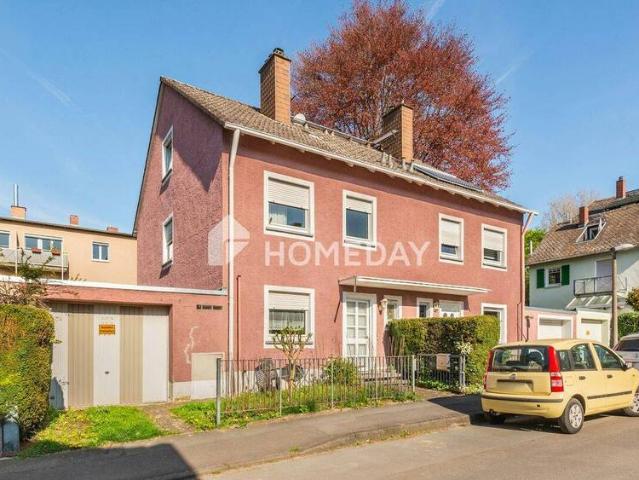 Gepflegte Doppelhaushälfte mit besonderer Architektur, Garten, Terrasse, Garage und viel Platz