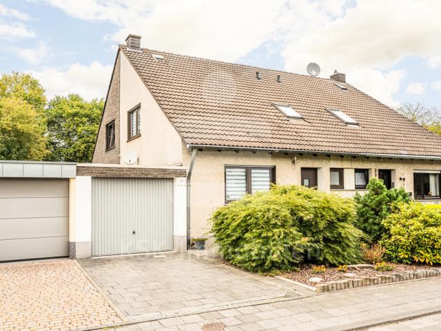 Gepflegte Doppelhaushälfte mit Garage in Kerpen!
