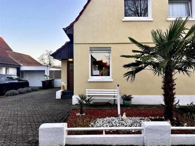 Gepflegte Doppelhaushälfte mit Garten in beliebter Lage
