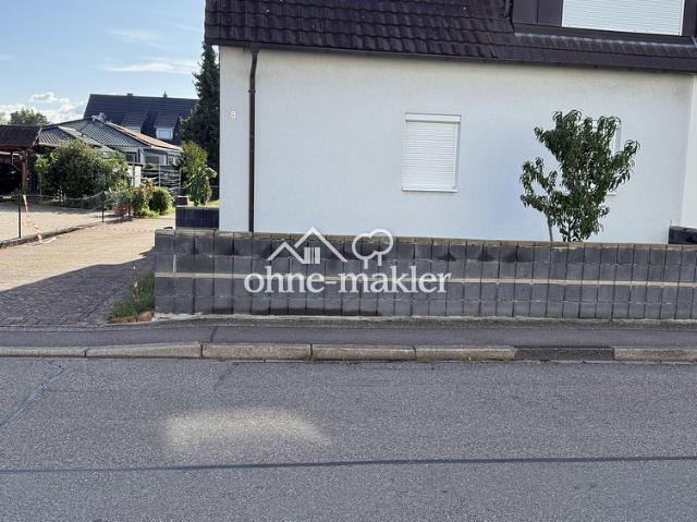 Gepflegte Doppelhaushälfte mit großem 580 m² Grundstück und Carport provisionsfrei bezugsfrei