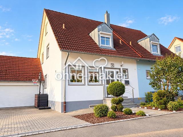 Gepflegte Doppelhaushälfte mit großer Terrasse, Dachstudio, Garage und moderner Ausstattung