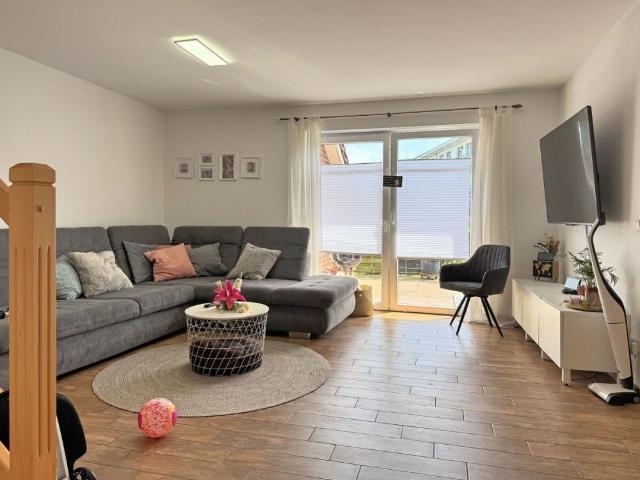 Gepflegte Doppelhaushälfte mit Einbauküche, Carport und Garten mitten in Friedeburg