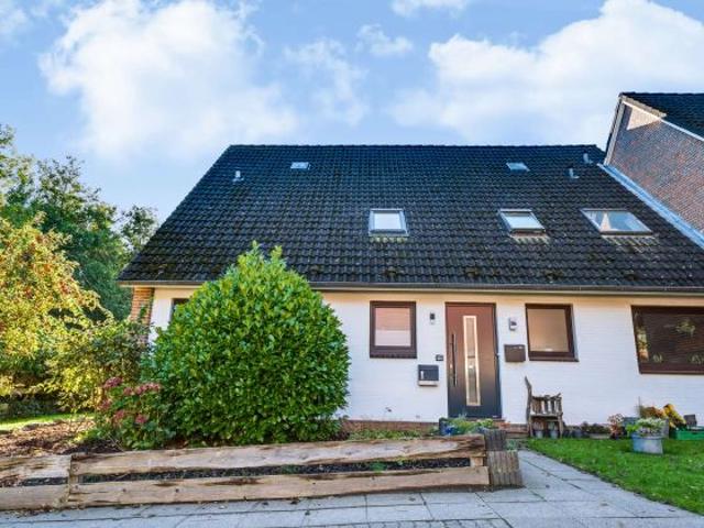 Gepflegte Doppelhaushälfte mit modernisiertem Innenbereich und Garten in Bredstedt