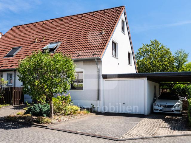 Gepflegte Doppelhaushälfte mit Pool, Garten und Garage familienfreundliches Zuhause!