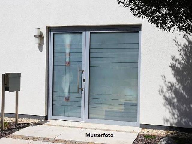 Gepflegte Doppelhaushälfte mit Terrasse, Keller und 2 Stellplätzen