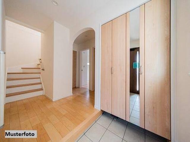 Gepflegte Doppelhaushälfte mit Terrasse, Keller und 2 Stellplätzen