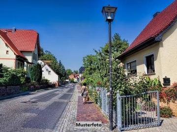 Gepflegte Doppelhaushälfte mit Terrasse, Keller und 2 Stellplätzen