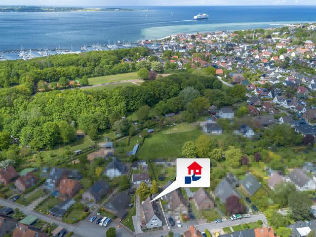 Gepflegte Doppelhaushälfte mit vielseitigem Zweithaus nahe der Ostsee