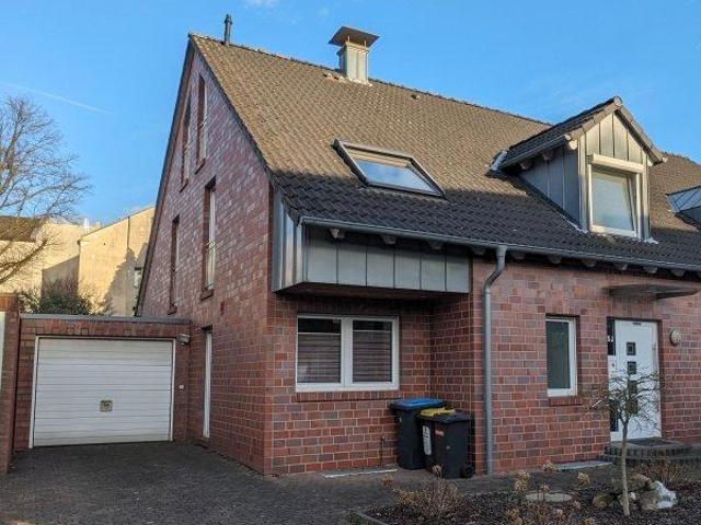 Gepflegte Doppelhaushälte in ruhiger Wohnsiedlung