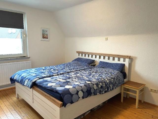 Gepflegte Dachgeschoss Wohnung mit Einbauküche in Leverkusen Küppersteg!