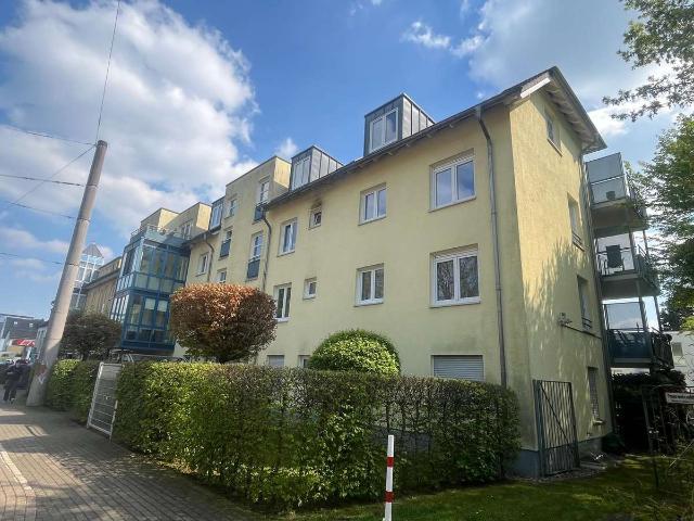 Gepflegte Dachgeschoßwohnung mit Aufzug und Sonnenbalkon