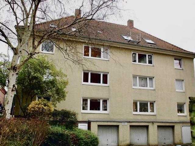 Gepflegte Dachgeschosswohnung mit Einbauküche – ideal für Paare, Singles oder als WG