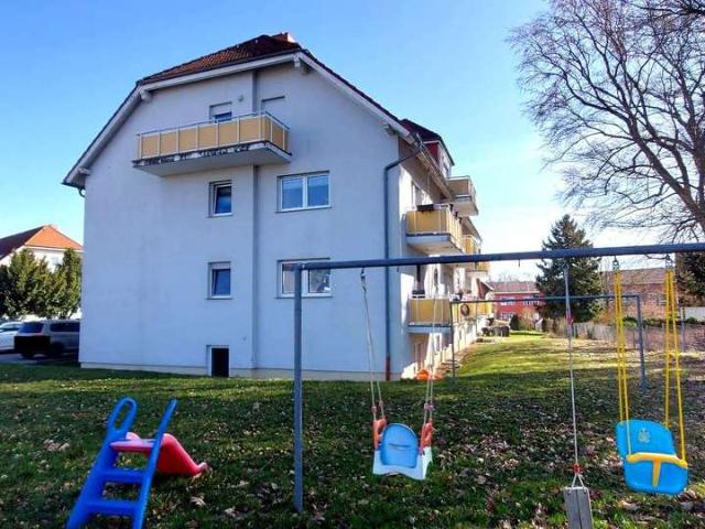 Gepflegte Dachgeschosswohnung mit Küche und Stellplatz – kurzfristiger Einzug möglich