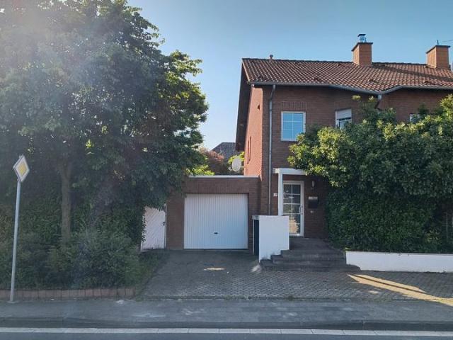 Gepflegte DHH mit EBK und Top Lage in Weilerswist Lommersum