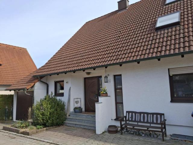 Gepflegte DHH mit Einliegerwohnung in Top‑Lage Ulm‑Mähringen!