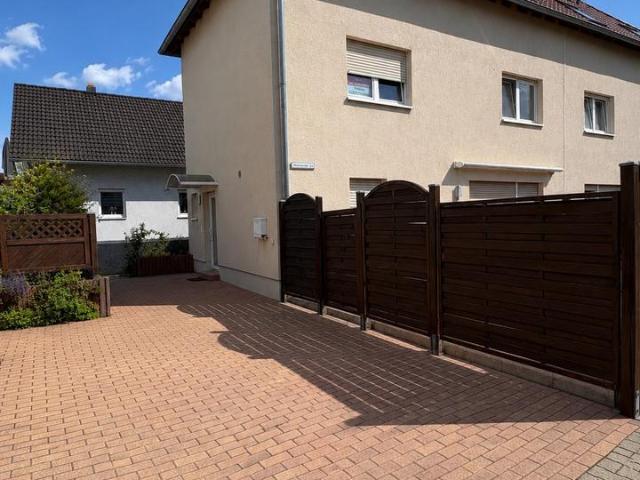 Gepflegte DHH mit Garten, ausgebautem DG & Vollkeller Haus