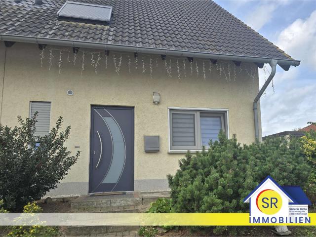 Gepflegte DHH mit Garten, Garage und Stellplatz
