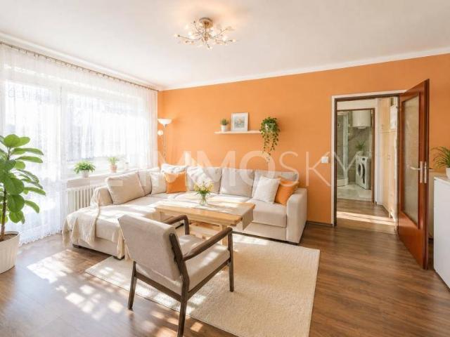 2 Zimmer Wohnung mit Loggia und zugewiesenem Stellplatz