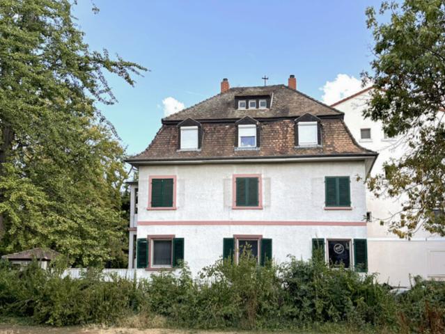 Gepflegte Kapitalanlage mit drei Wohneinheiten, Garten, Balkon und Stellplätzen