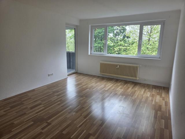 Gepflegte, helle 2 Zimmer Wohnung mit Balkon