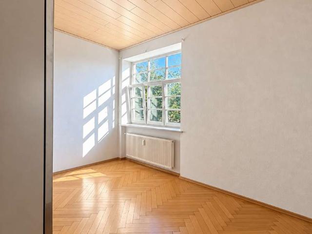 Gepflegte Obergeschoss Wohnung mit Balkon und Aufzug zu vermieten!