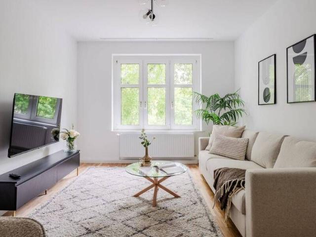 Gepflegte, möblierte 2 Zi. Albauwohnung im Reuterkiez