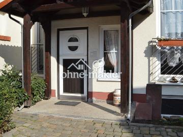 Gepflegte, moderne DG Wohnung mit Fußbodenheizung, EBK in Wiesbaden Breckenheim