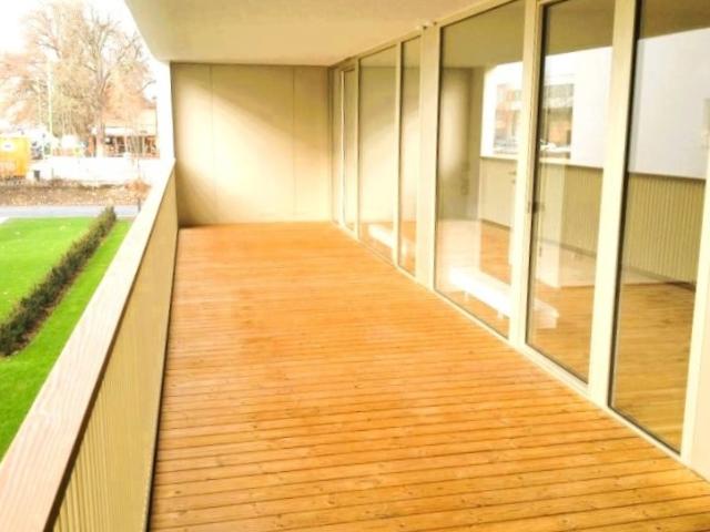 Gepflegte schöne 2 Zimmerwohnung mit großzügiger Loggia in Wels, Stadtwohnpark Maria Theresia Straße, 52 m² mit möblierter Küche, Tiefgarage optional