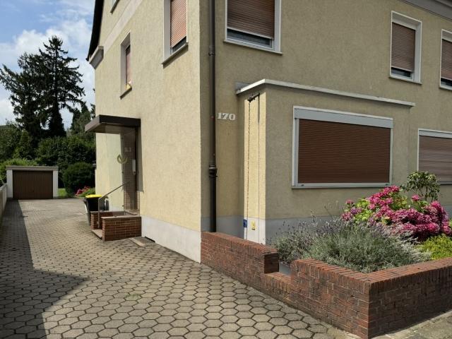 Gepflegte Wohnung 1 Etage 3 Parteien Haus mit Garten
